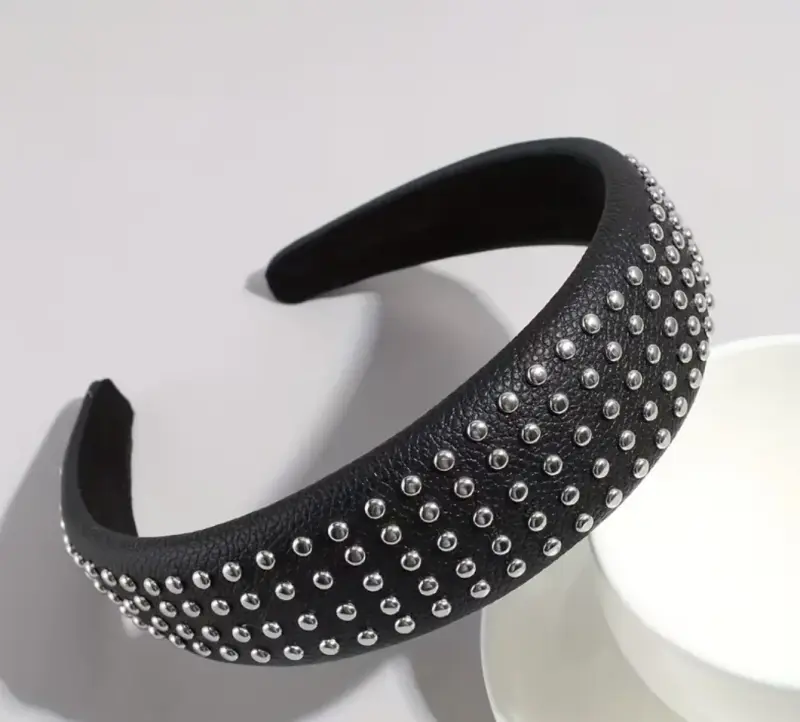 Diadema negra con tachuelas plateadas - 2