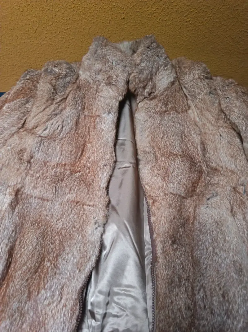 Abrigo de piel sintética beige para mujer - 5