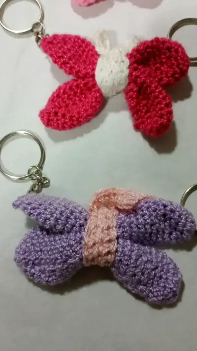 Llavero mariposa tejido a crochet colorido C/U - miniatura 4