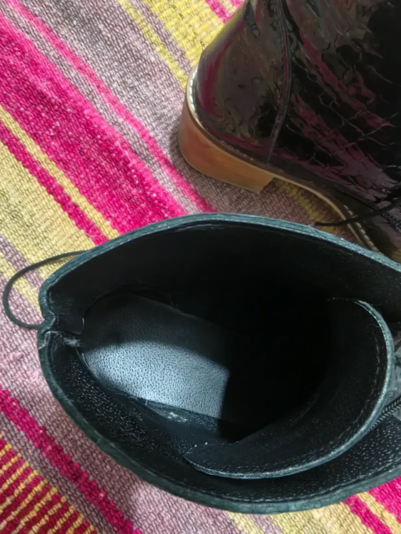 Botines de charol negro con tacón de madera - 3