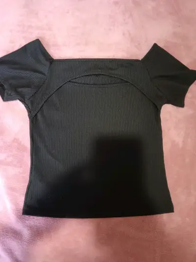 Polera negra de hombros descubiertos Shein - miniatura 1