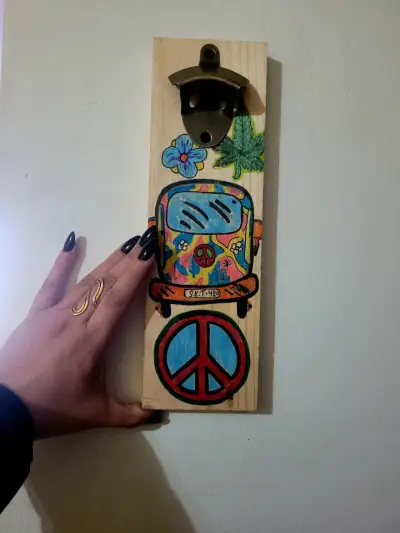 Destapador de pared con diseño hippie - miniatura 2