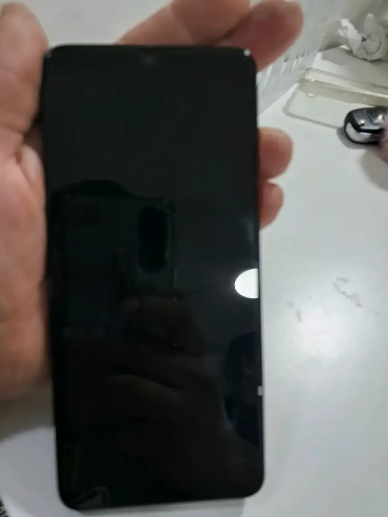 Smartphone Vivo Y04 con doble cámara trasera - 1
