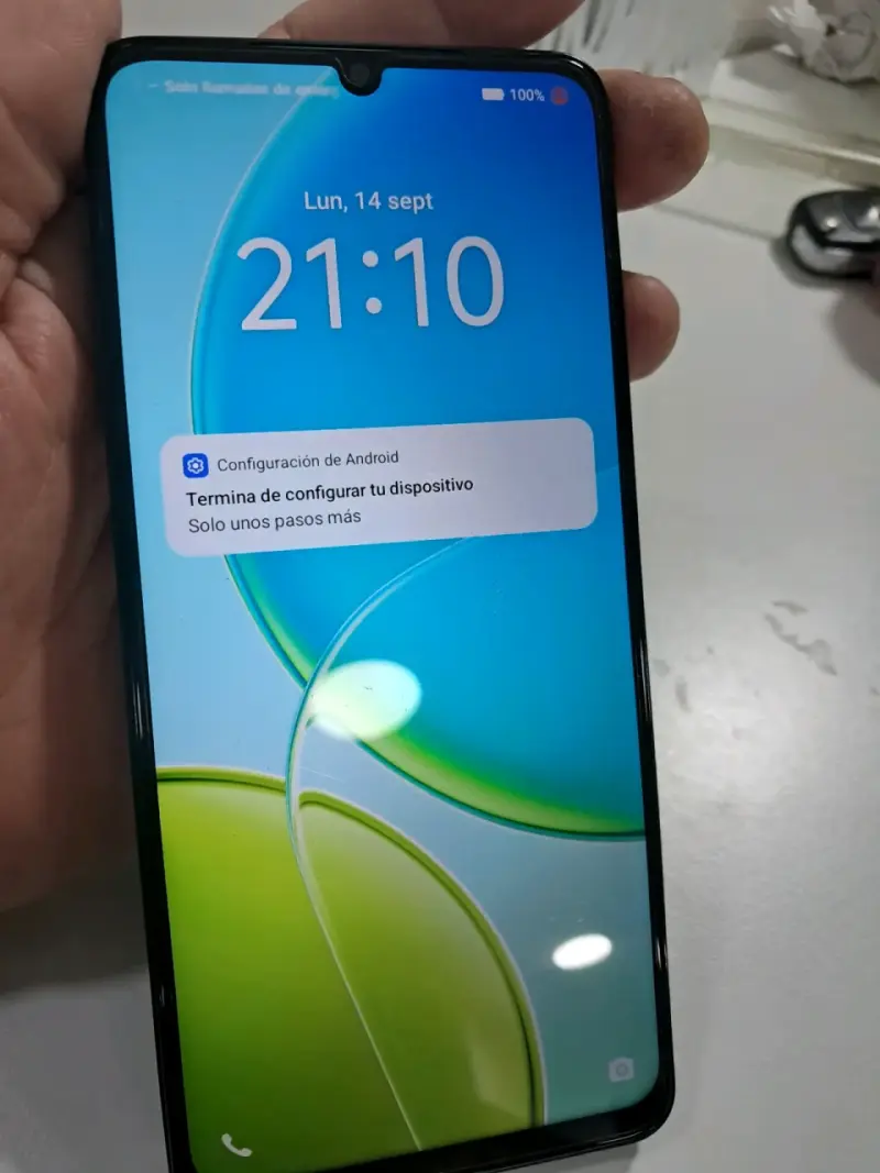 Smartphone Vivo Y04 con doble cámara trasera - 2