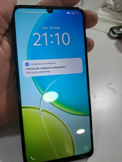 Smartphone Vivo Y04 con doble cámara trasera - miniatura 2