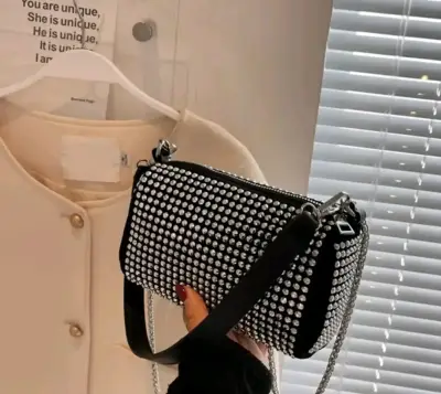 Cartera de mano con cristales y cadena - miniatura 2