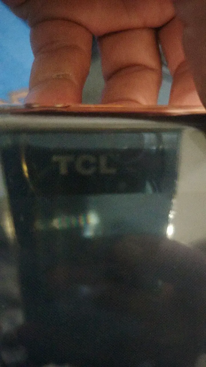 Smartphone TCL con triple cámara trasera - 3