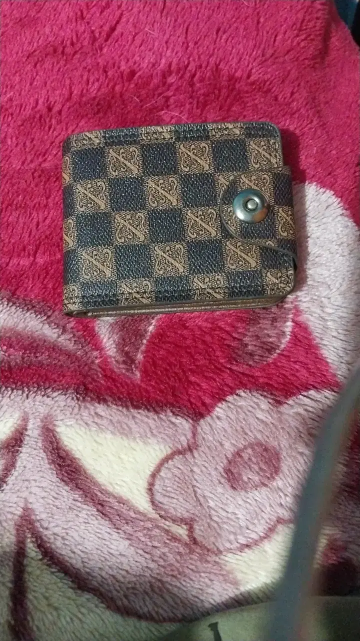 Billetera de cuero con diseño clásico - 1