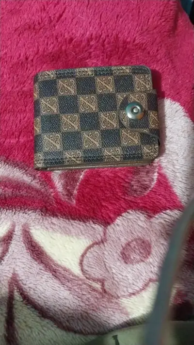 Billetera de cuero con diseño clásico - miniatura 1