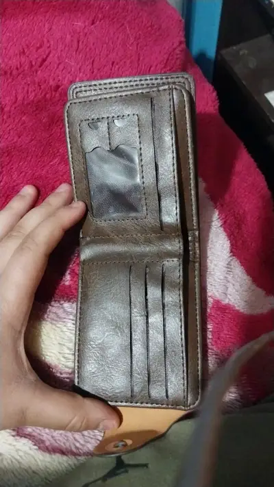 Billetera de cuero con diseño clásico - miniatura 3