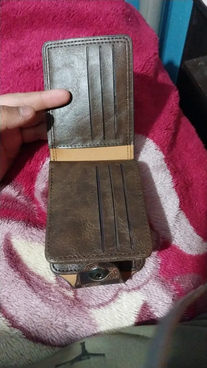 Billetera de cuero con diseño clásico - 4