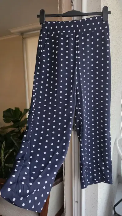 Pantalones de lunares azul marino para mujer - miniatura 1
