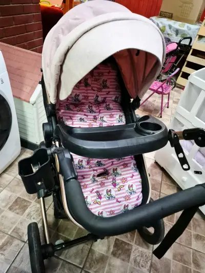Coche de bebé con diseño Minnie Mouse y accesorios - miniatura 1