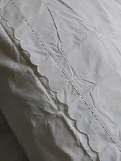 Cubre plumón con vuelitos bordados - miniatura 2