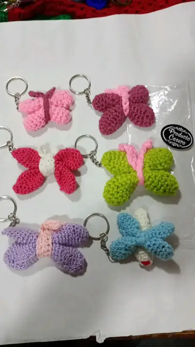 Llavero mariposa tejido a crochet colorido ( SET) - miniatura 1