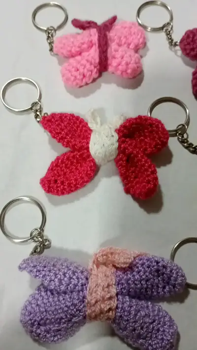 Llavero mariposa tejido a crochet colorido ( SET) - miniatura 2