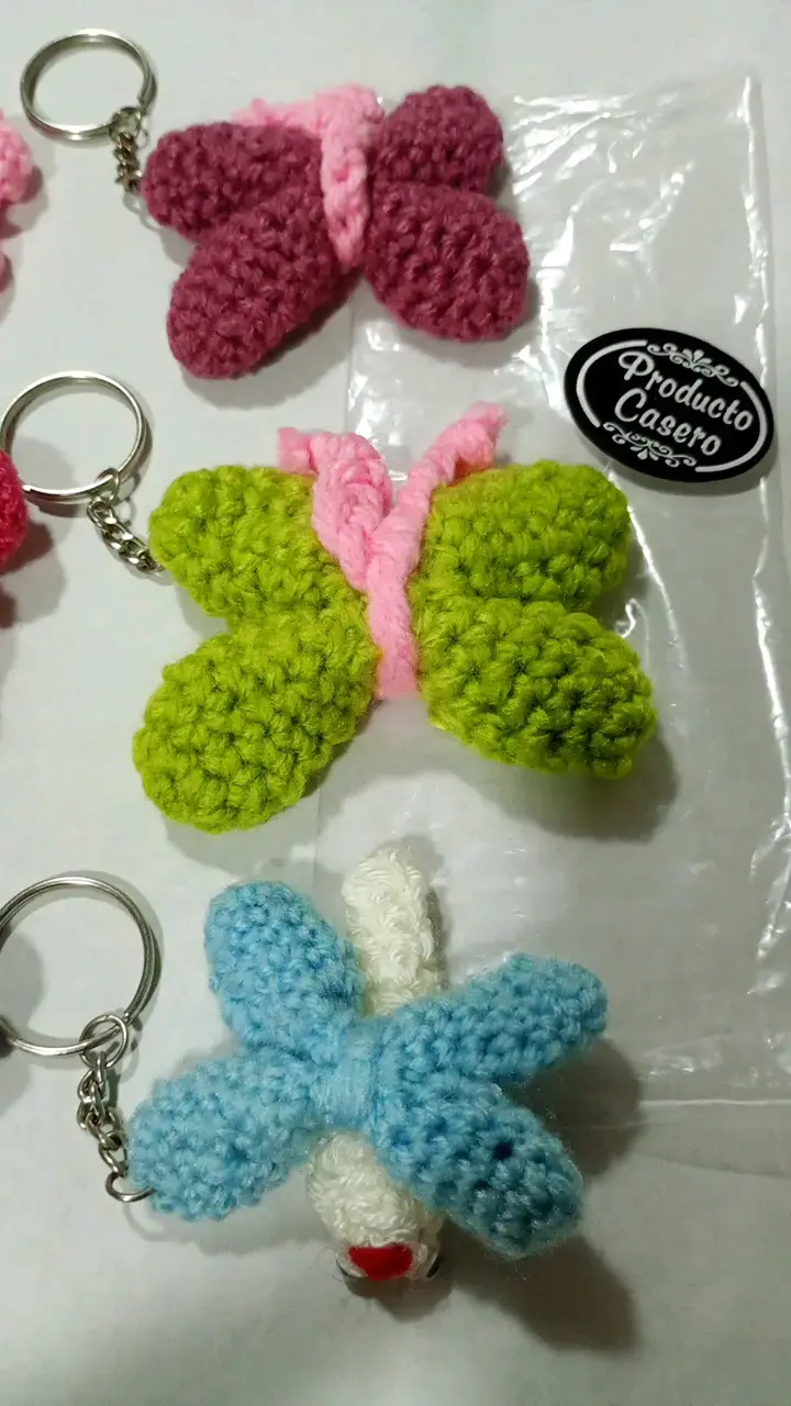 Llavero mariposa tejido a crochet colorido ( SET) - 3