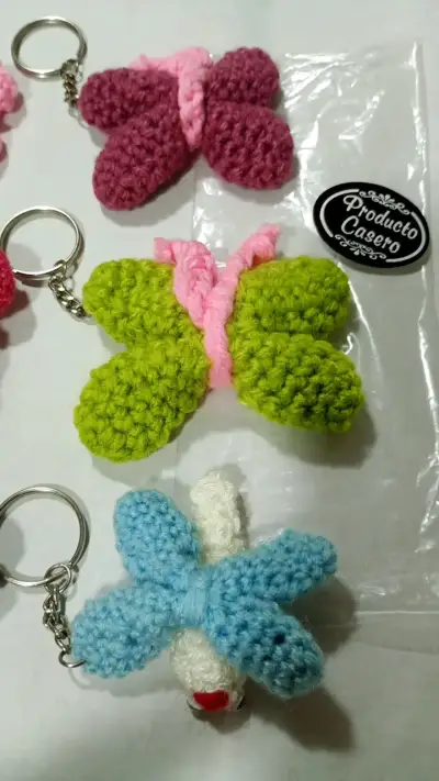 Llavero mariposa tejido a crochet colorido ( SET) - miniatura 3