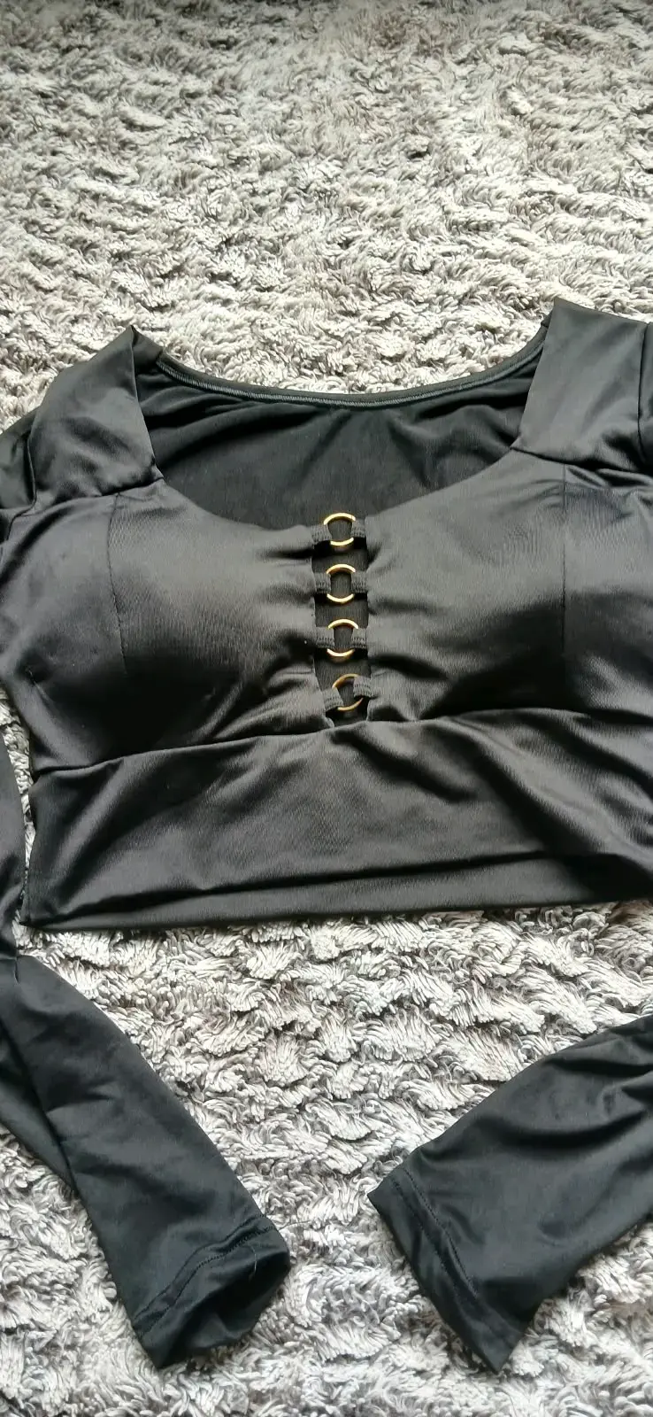 Top Brasileño negro con detalles metálicos