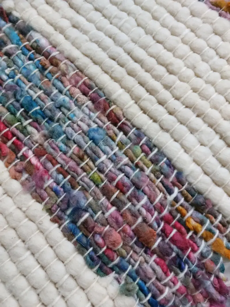 Piecera tejida a mano multicolor para cama - 3