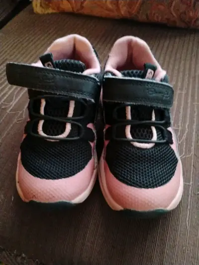 Zapatillas deportivas  color rosa y negro - miniatura 1