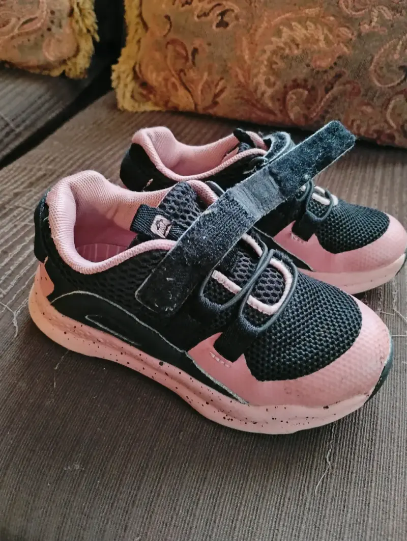 Zapatillas deportivas  color rosa y negro - 2