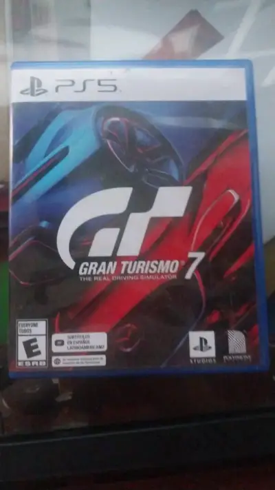 Gran Turismo 7 para PS5 en buen estado - miniatura 1