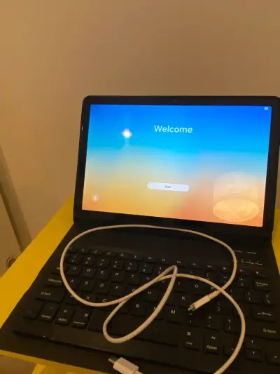 Tablet con teclado desmontable y cable - miniatura 3