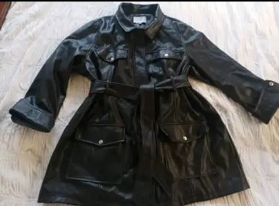Abrigo de cuero sintético negro con cinturón - miniatura 1