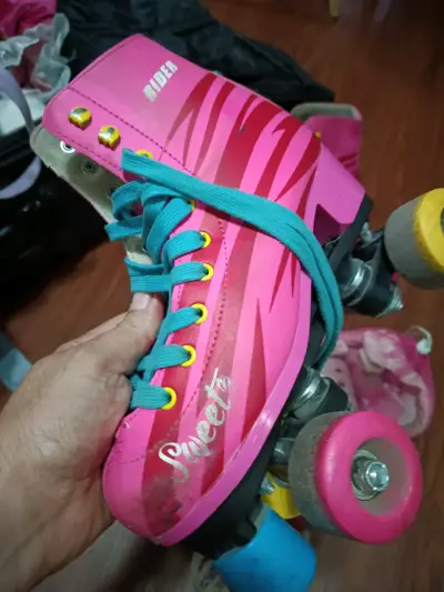Patines de cuatro ruedas rosas para niños - miniatura 1