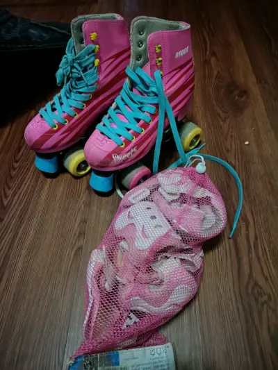 Patines de cuatro ruedas rosas para niños - miniatura 2