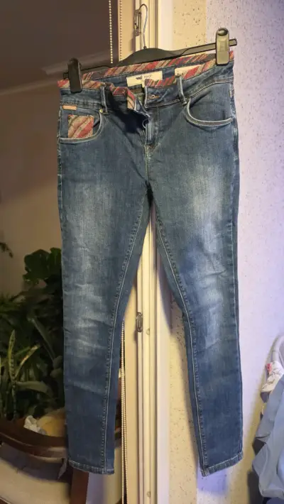 Jeans de mezclilla azul con detalles coloridos RKF - miniatura 1