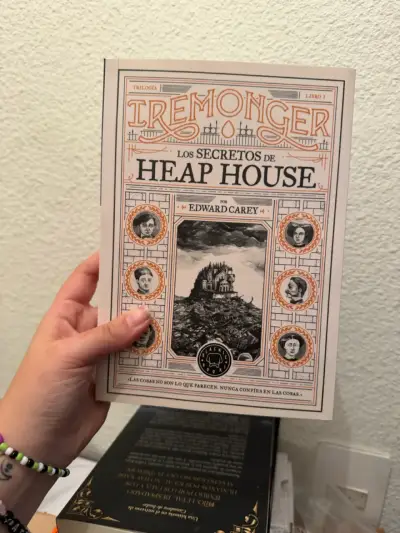 Libro 'Los Secretos de Heap House' de Edward Carey - miniatura 1