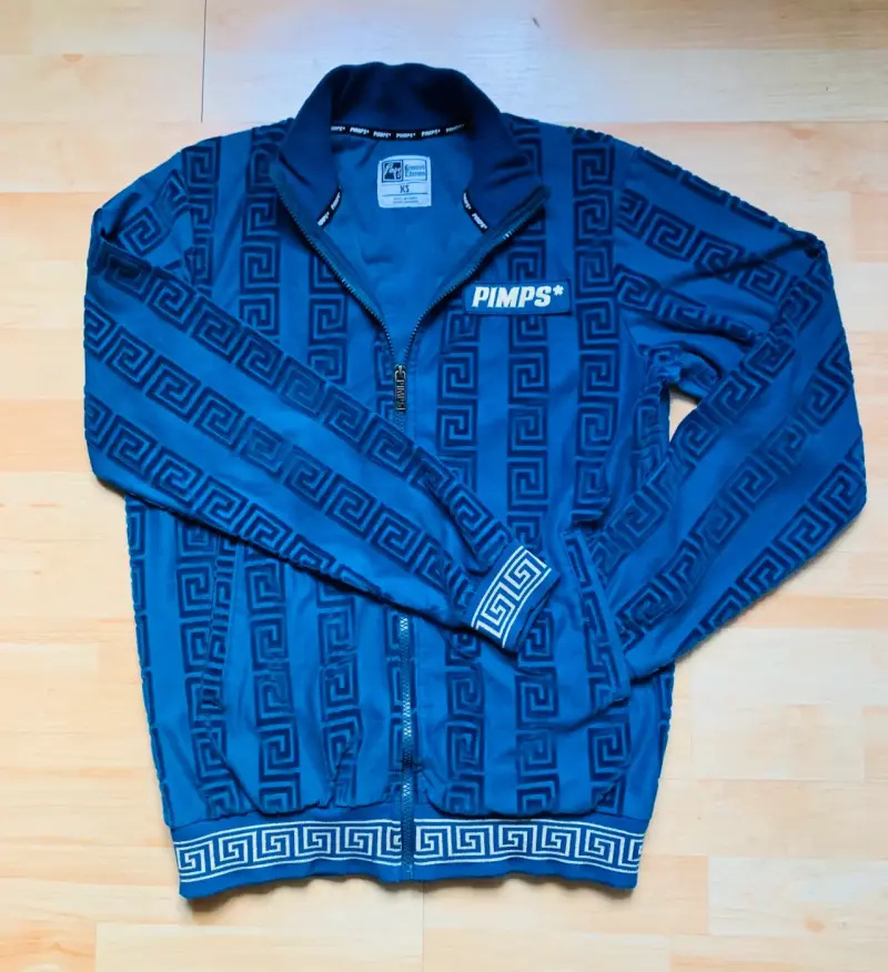 Conjunto deportivo azul con diseño Pimps - 1