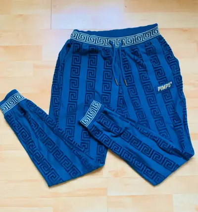 Conjunto deportivo azul con diseño Pimps - miniatura 4