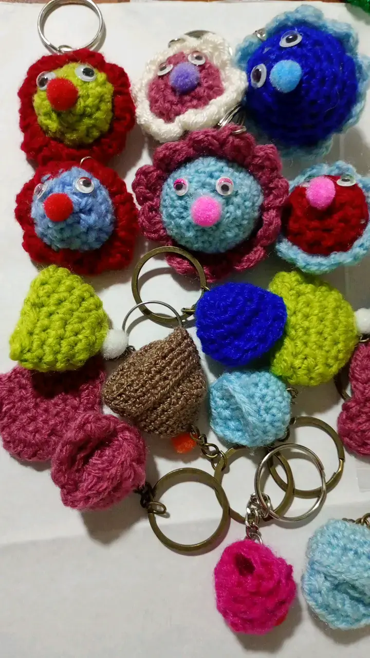 Set 15 Llaveros de crochet colorido hecho a mano - 2