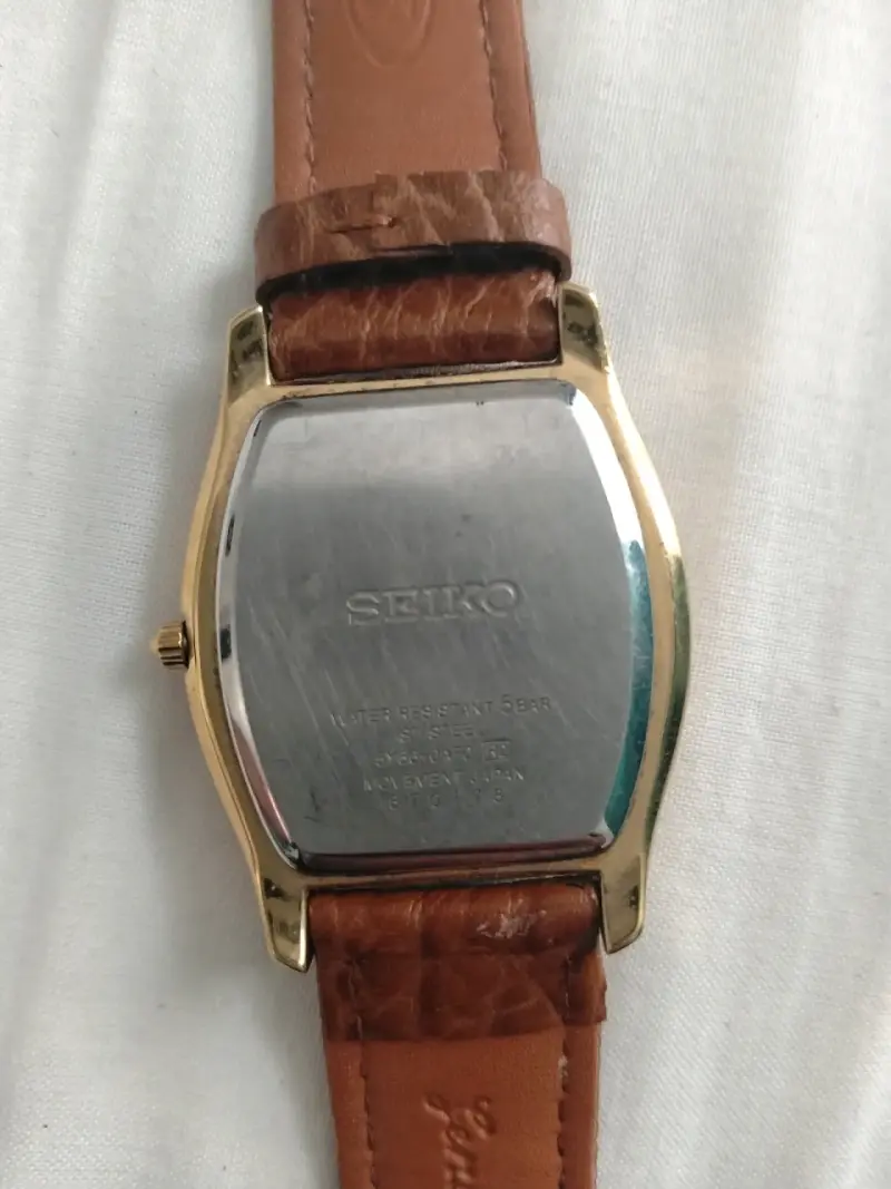 Reloj Seiko dorado con correa de cuero - 2