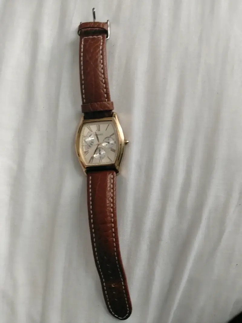 Reloj Seiko dorado con correa de cuero - 3