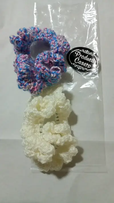 Colección de Scrunchies Tejidos a Mano - miniatura 1