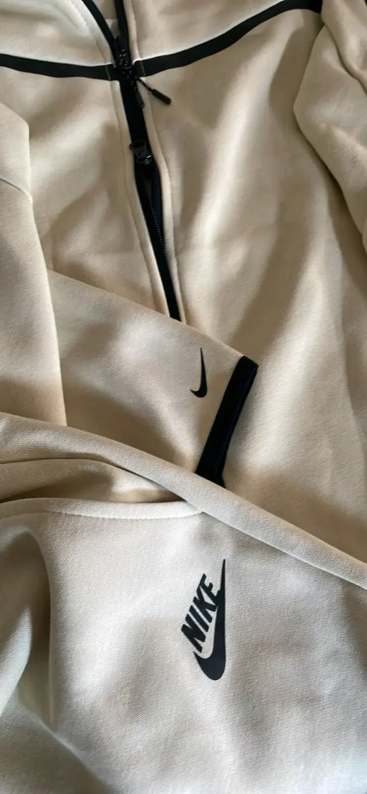 Conjunto deportivo Nike beige con capucha - 3