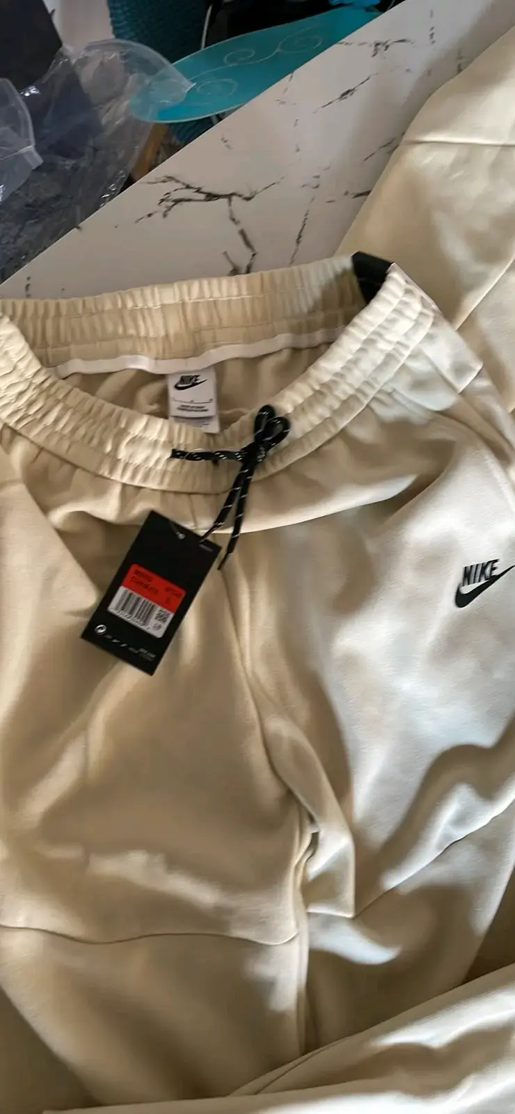Conjunto deportivo Nike beige con capucha - 4