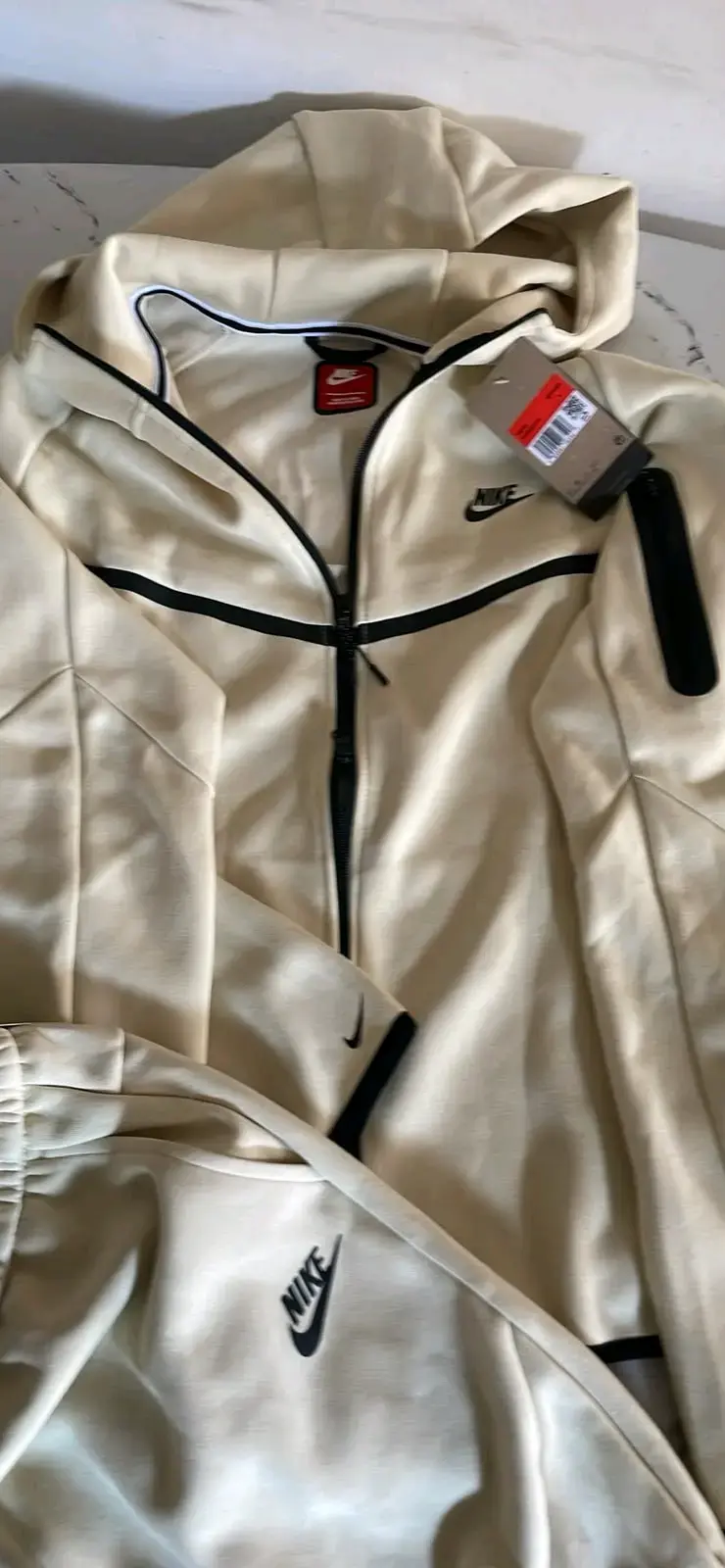 Conjunto deportivo Nike beige con capucha - 5