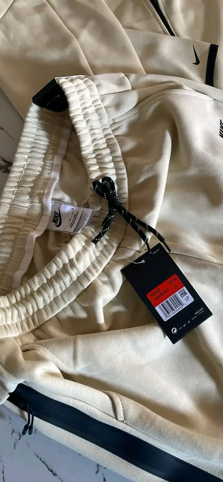 Conjunto deportivo Nike beige con capucha - 6