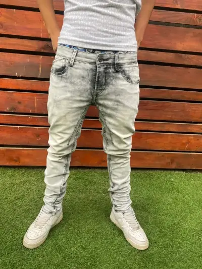 Jeans de hombre desgastados estilo casual - miniatura 1
