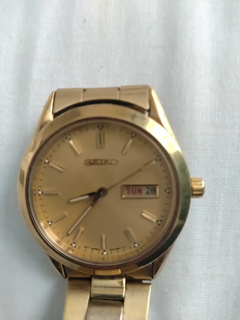 Reloj Seiko dorado con calendario - 1