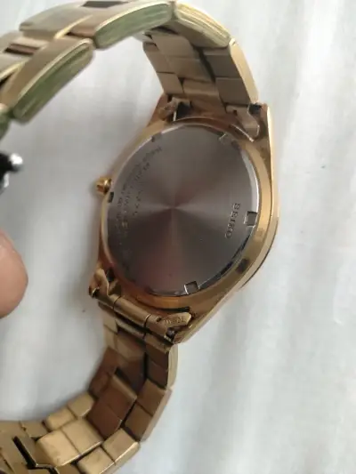 Reloj Seiko dorado con calendario - miniatura 2