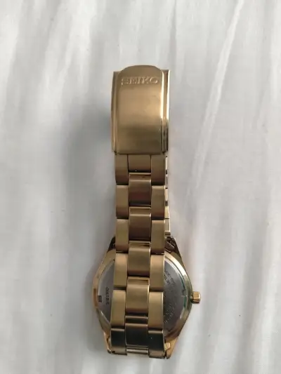 Reloj Seiko dorado con calendario - miniatura 3