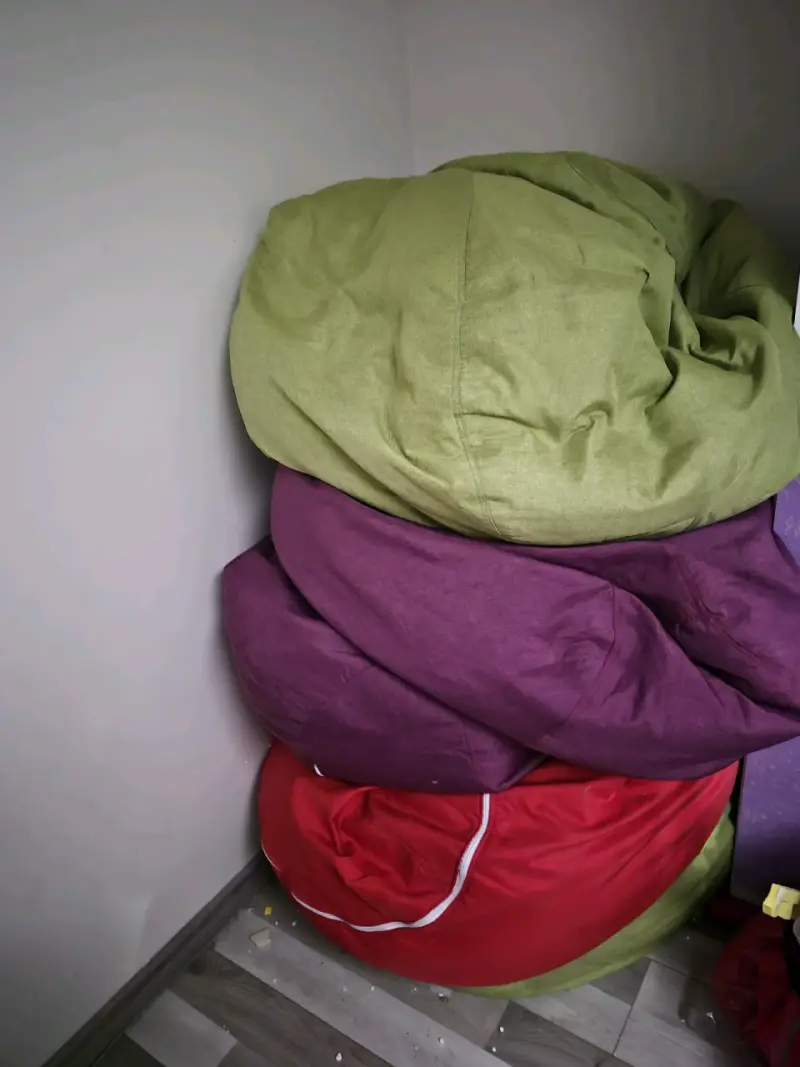 Sillones puff de colores variados