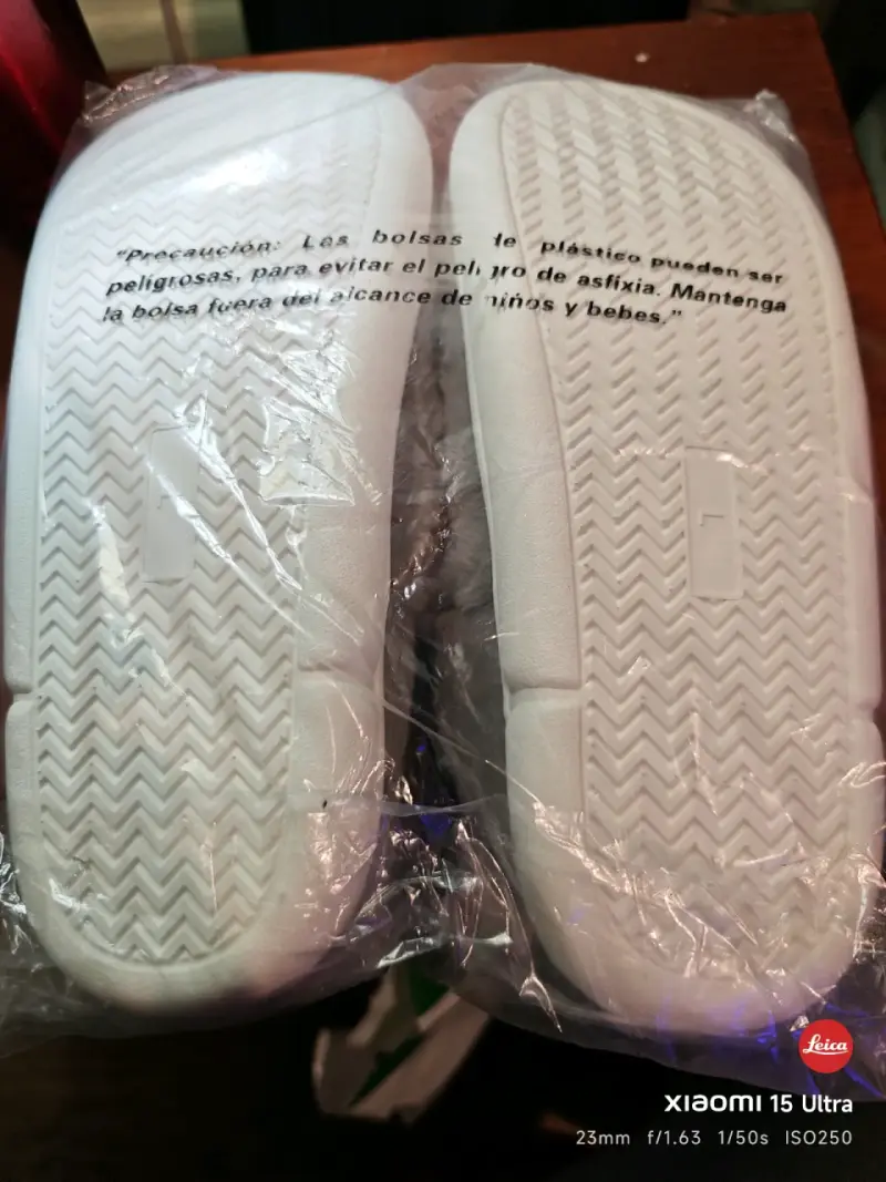 Pantuflas con Diseño de Garra - 2