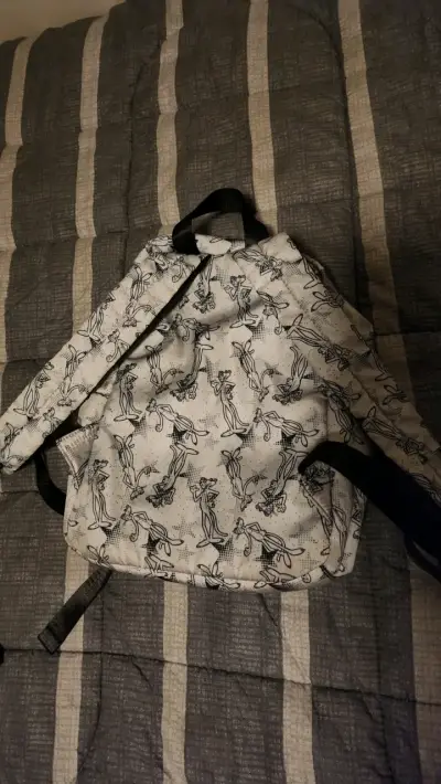 Mochila Pink Panther estampada en blanco y negro - miniatura 2